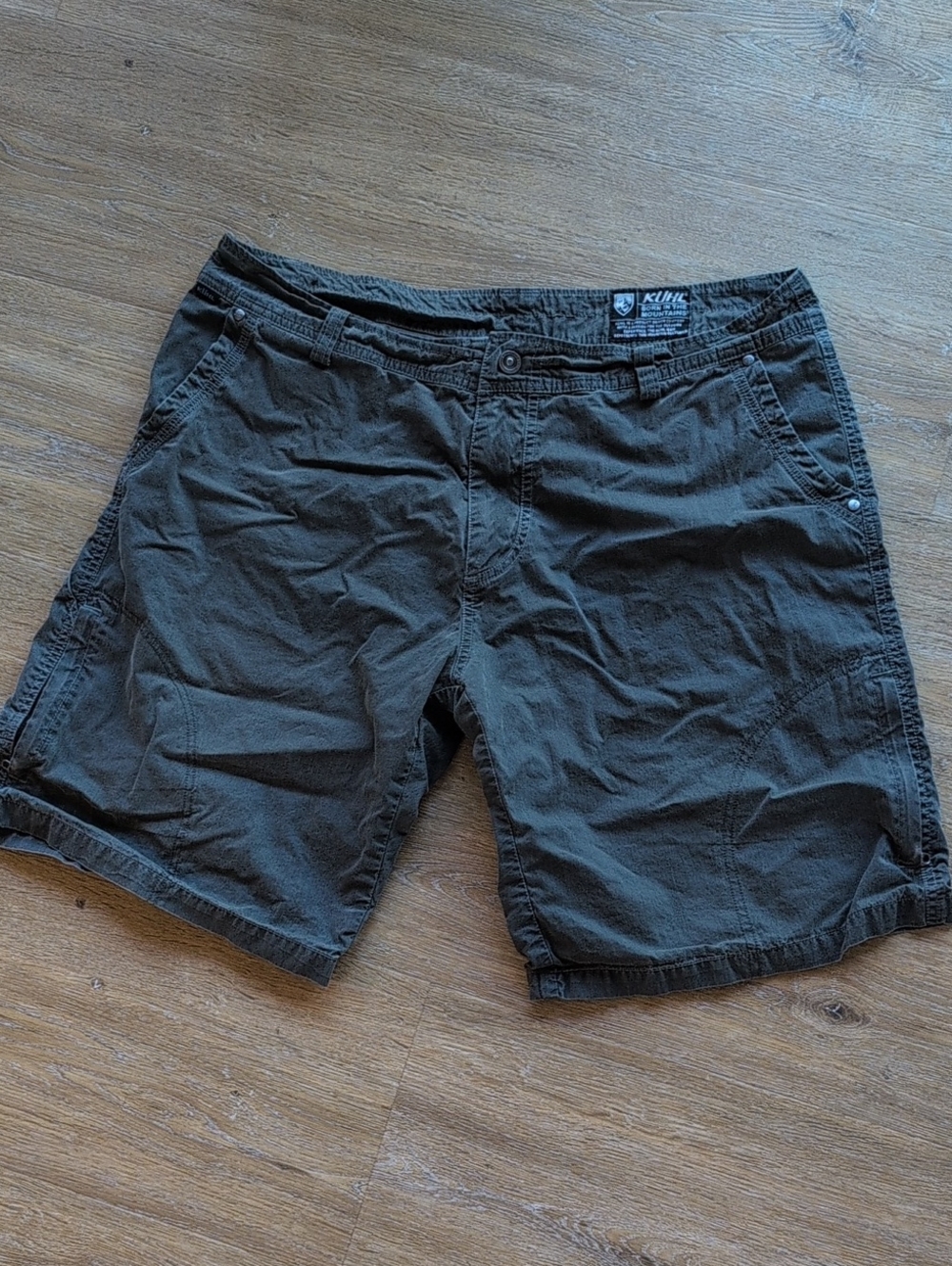 Kuhl Men's Dark Gray Vintage Patina Dye Cargo Shorts, Waist 38